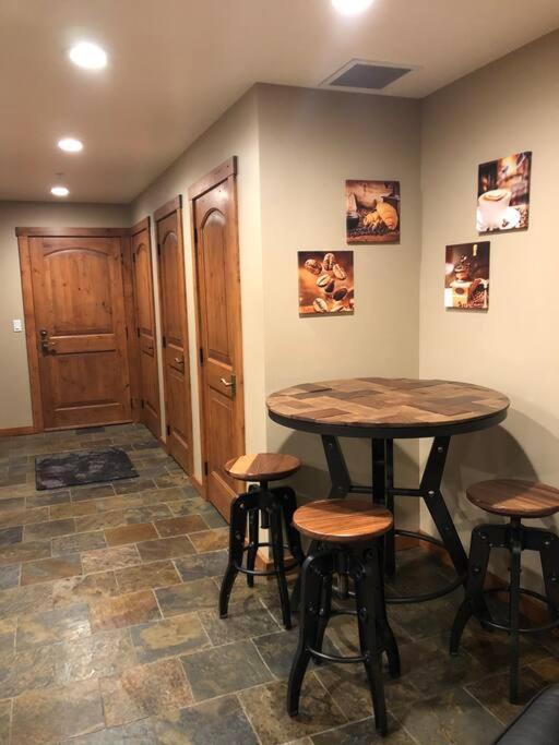 Penthouse Mountain Haven With Community Spa Room ケロッグ エクステリア 写真